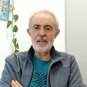 Manuel Cañete, presidente de la Federación de Vecinos de Gijón, felicita a EL COMERCIO