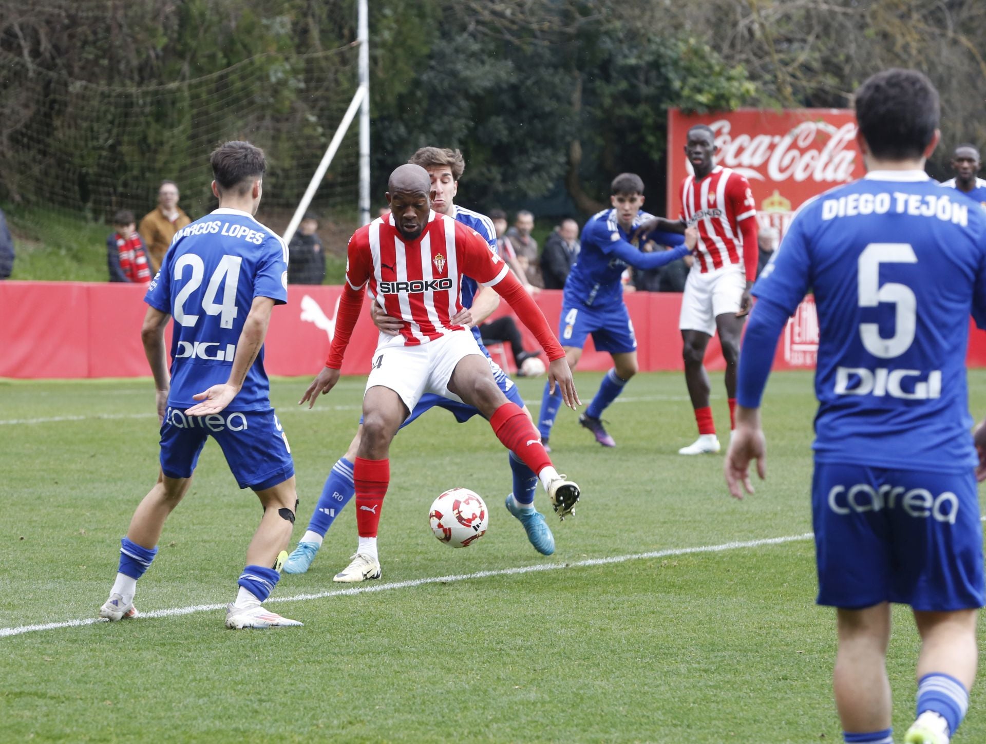 Sporting Atlético 3 - 3 Oviedo Vetusta, en imágenes