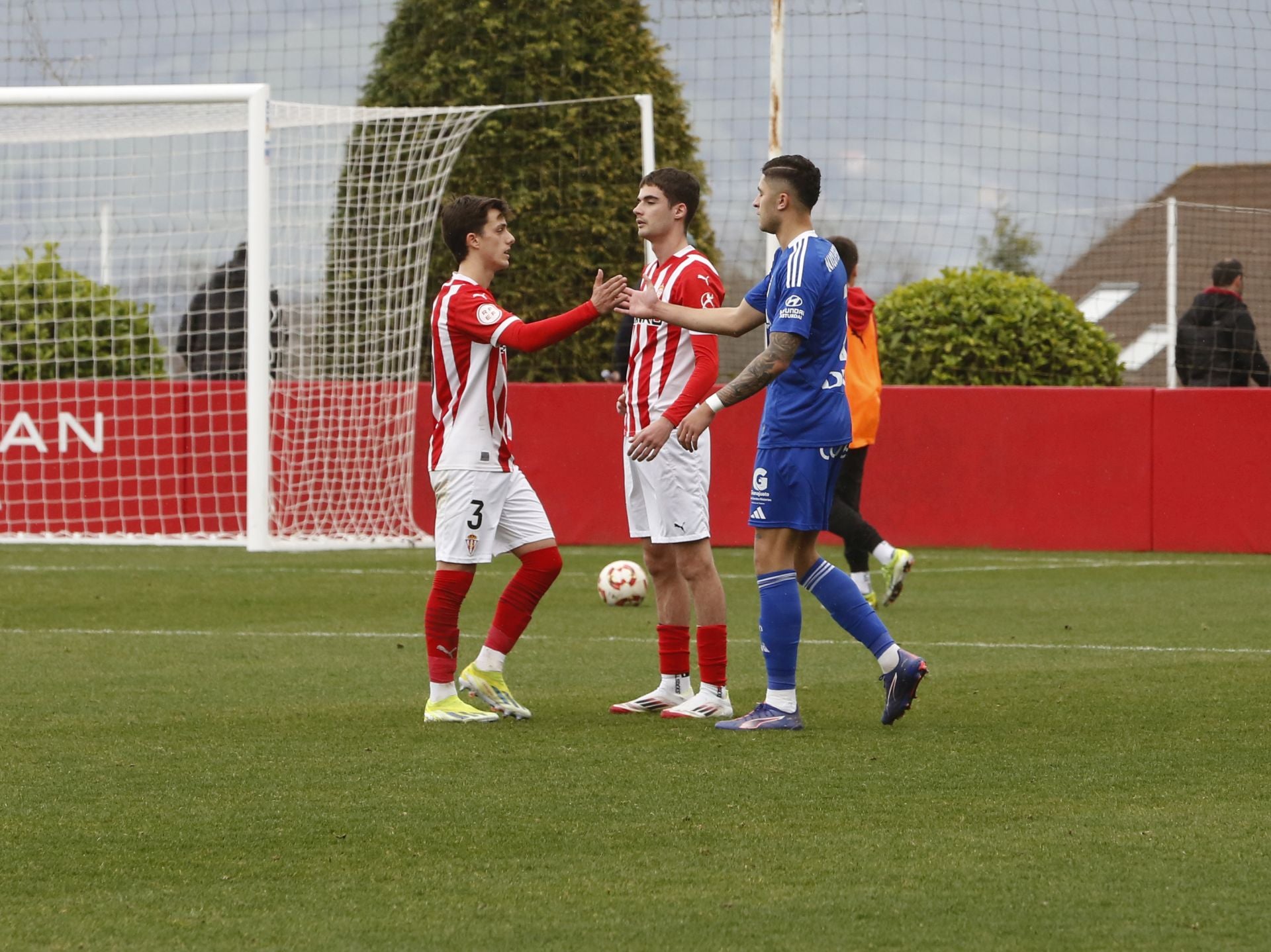 Sporting Atlético 3 - 3 Oviedo Vetusta, en imágenes