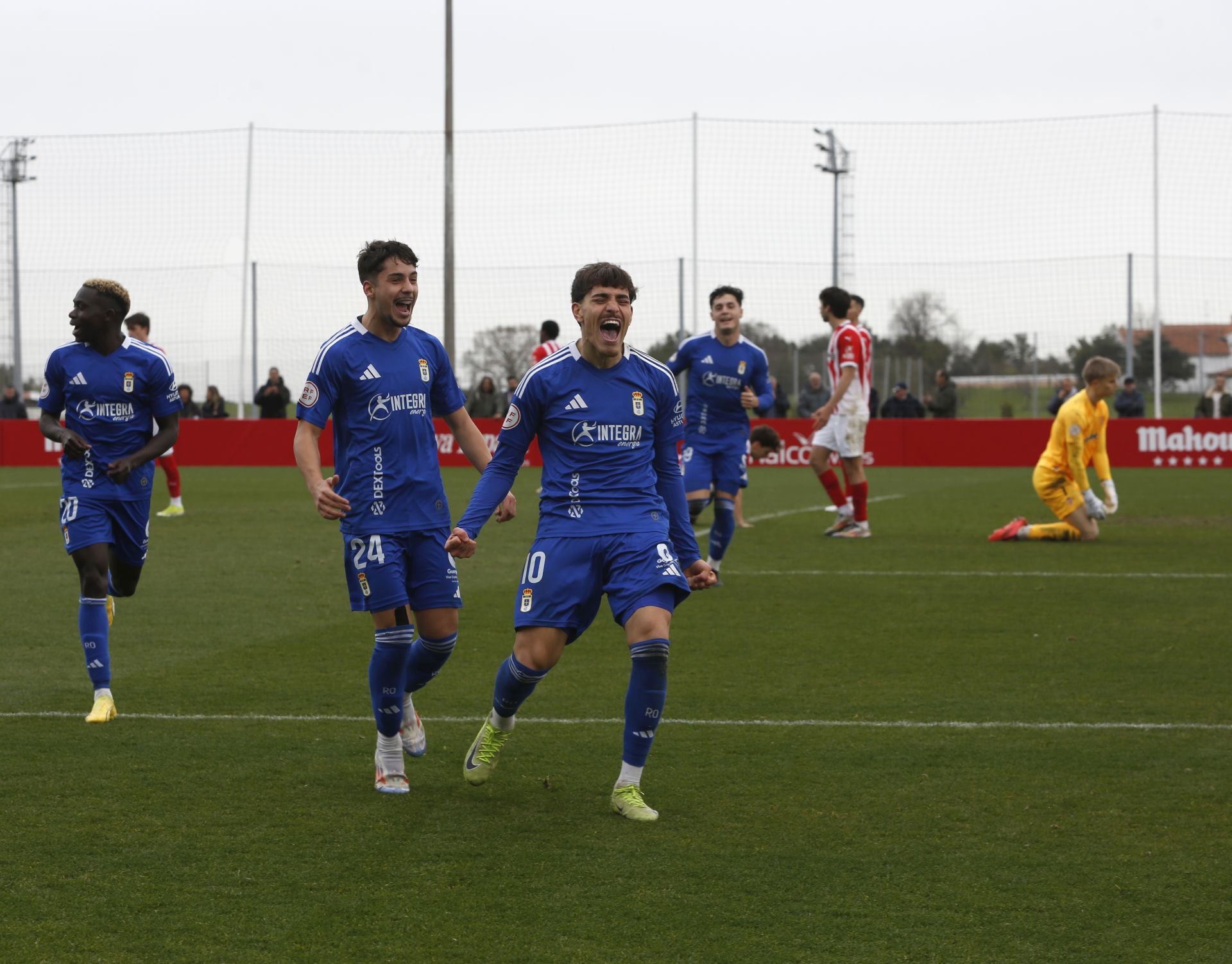 Sporting Atlético 3 - 3 Oviedo Vetusta, en imágenes
