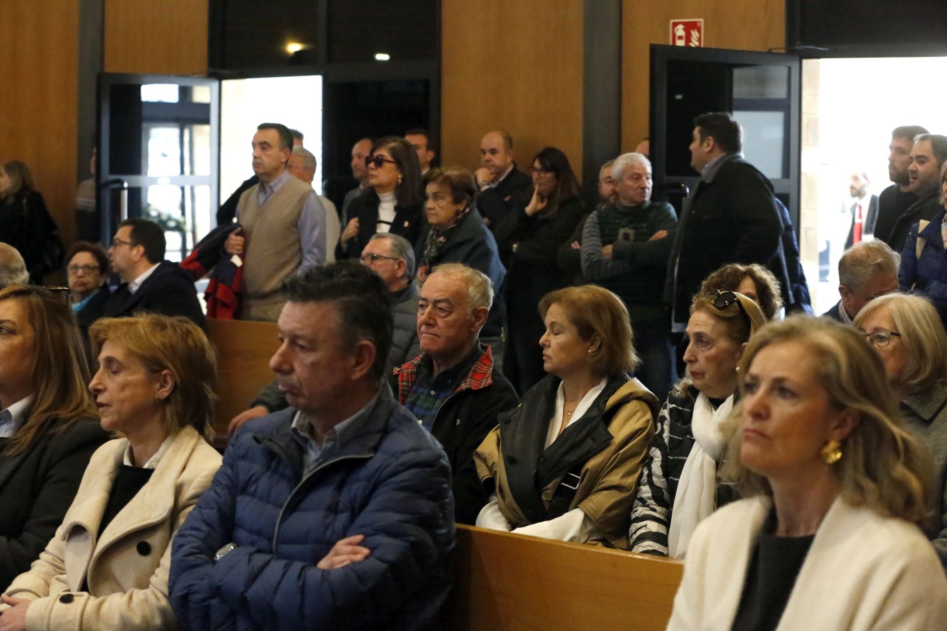 Multitudinaria despedida al hostelero gijonés César Telenti