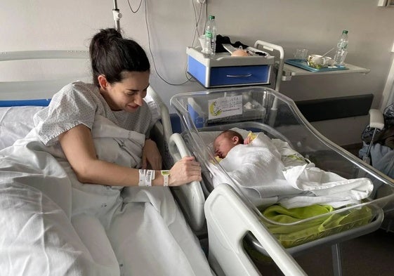 Vera Montes Montero fue el primer bebé nacido en Asturias en 2024 y llegó al mundo en el Hospital Universitario Central de Asturias (HUCA).