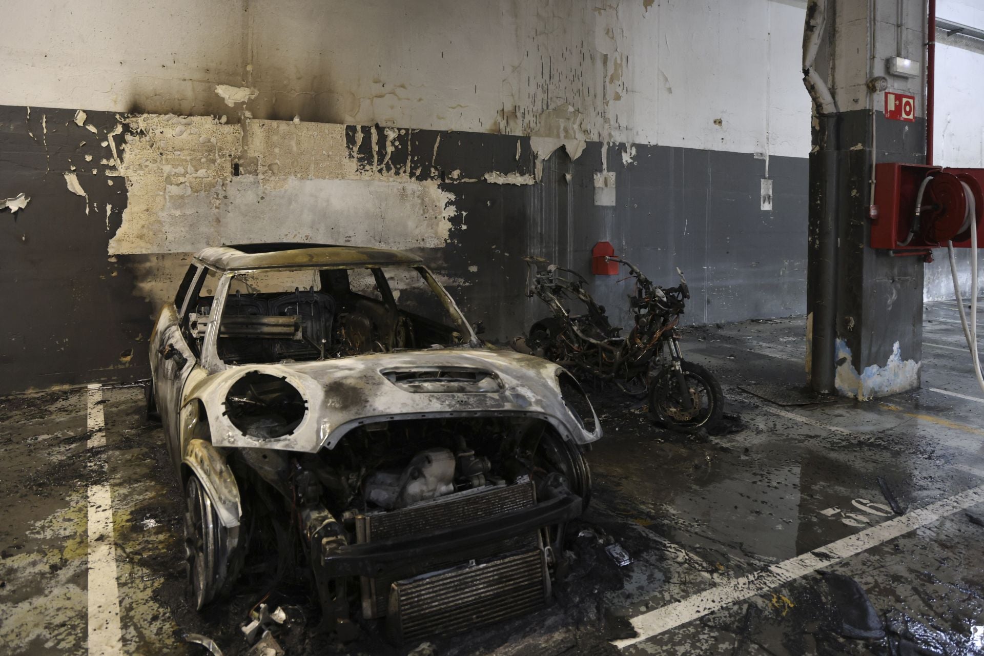 Alarma en Gijón por un incendio en un garaje que obligó a desalojar un gimnasio