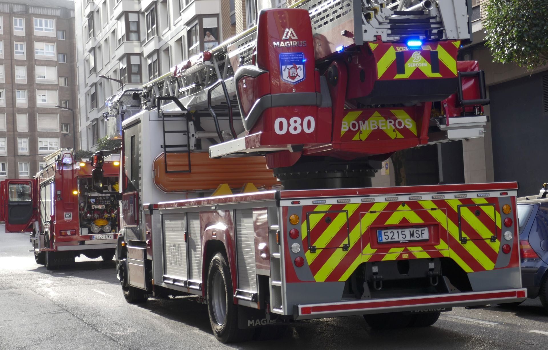 Alarma en Gijón por un incendio en un garaje que obligó a desalojar un gimnasio