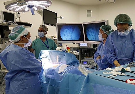 Una cirugía torácica en el HUCA.