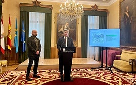 Jesús Martínez Salvador y Vidal Gago, ayer, en el Ayuntamiento.