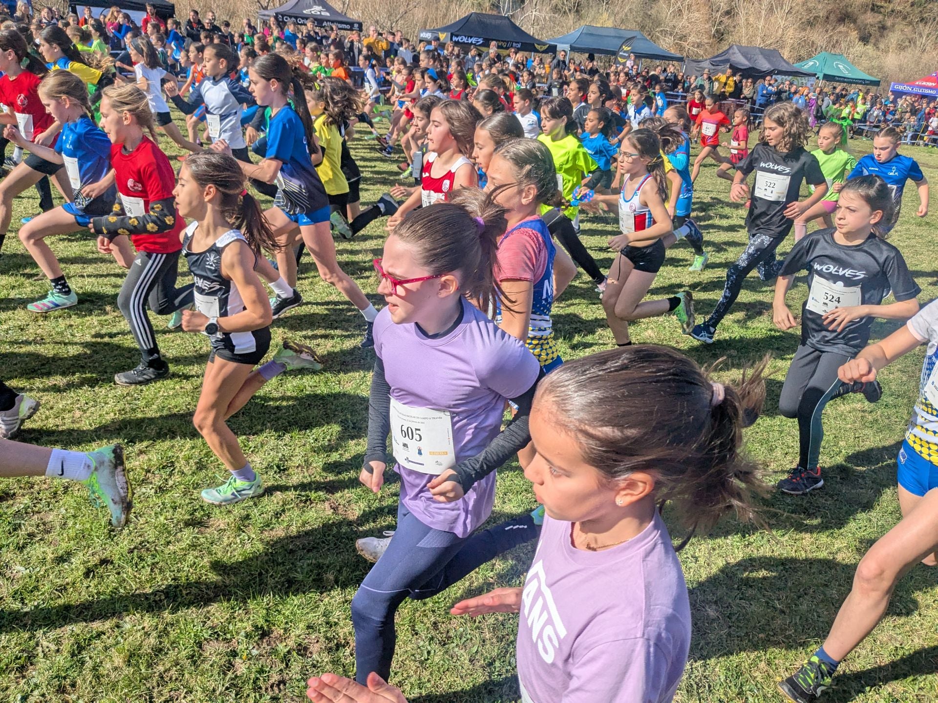 Más de 1.300 niños de toda Asturias corren en Laviana