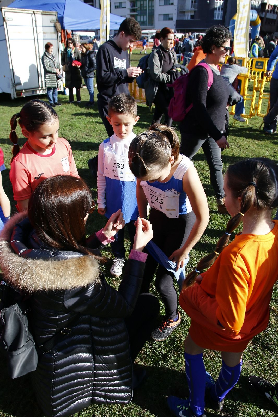 Más de 1.300 niños de toda Asturias corren en Laviana