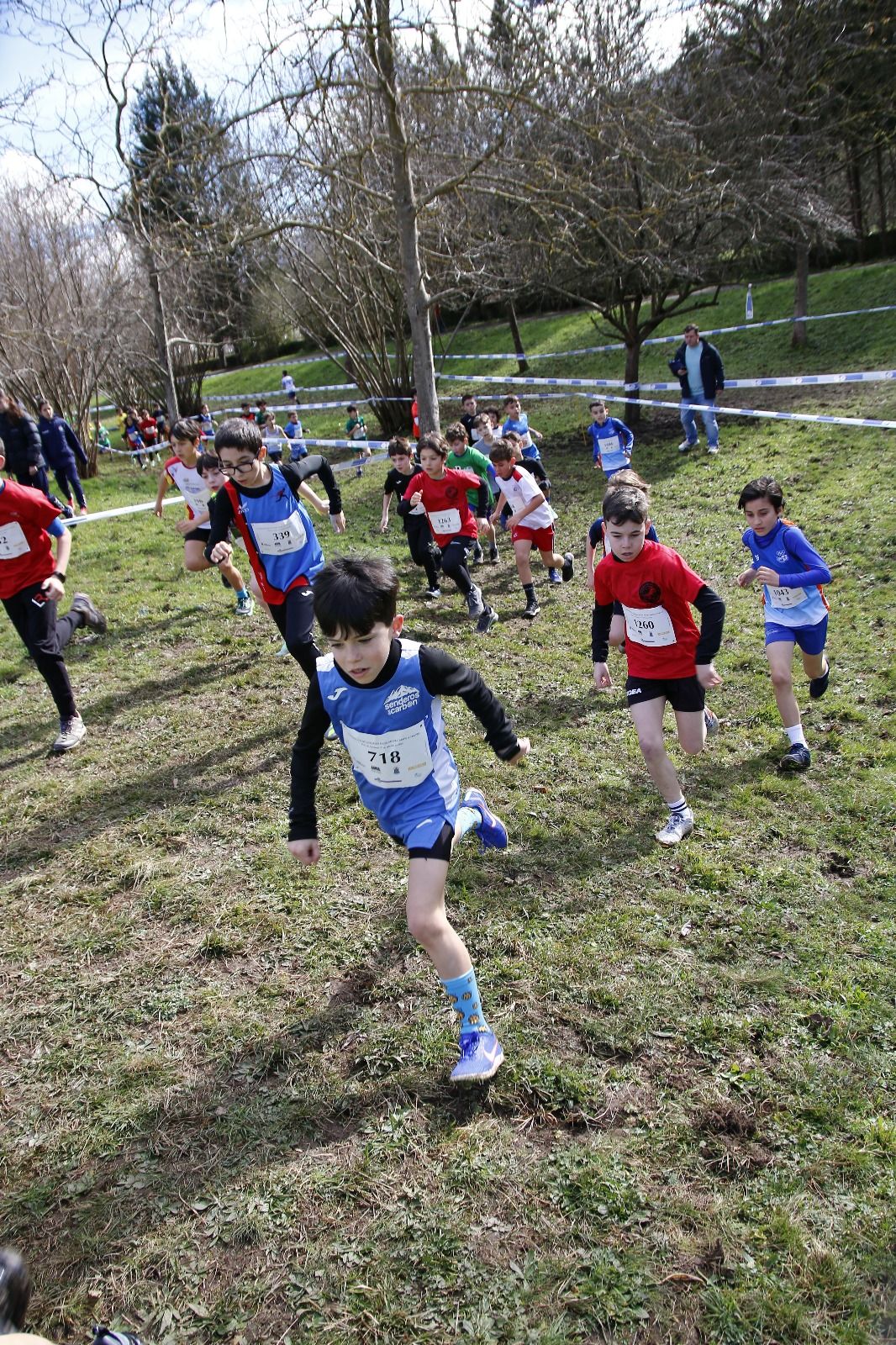 Más de 1.300 niños de toda Asturias corren en Laviana