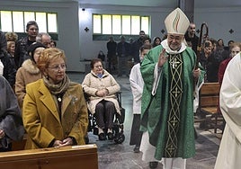 El arzobispo de Oviedo, Jesús Sanz Montes, este domingo en Avilés.