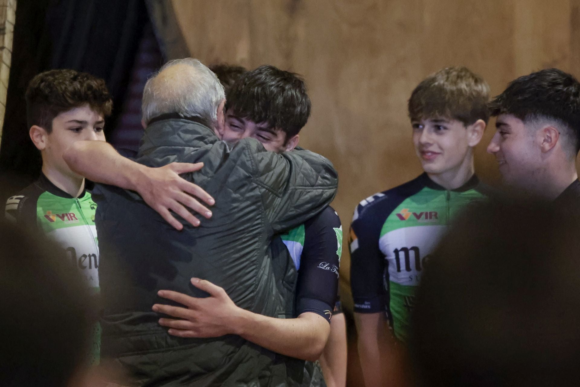 Presentación de los equipos de la escuela de ciclismo de Las Mestas