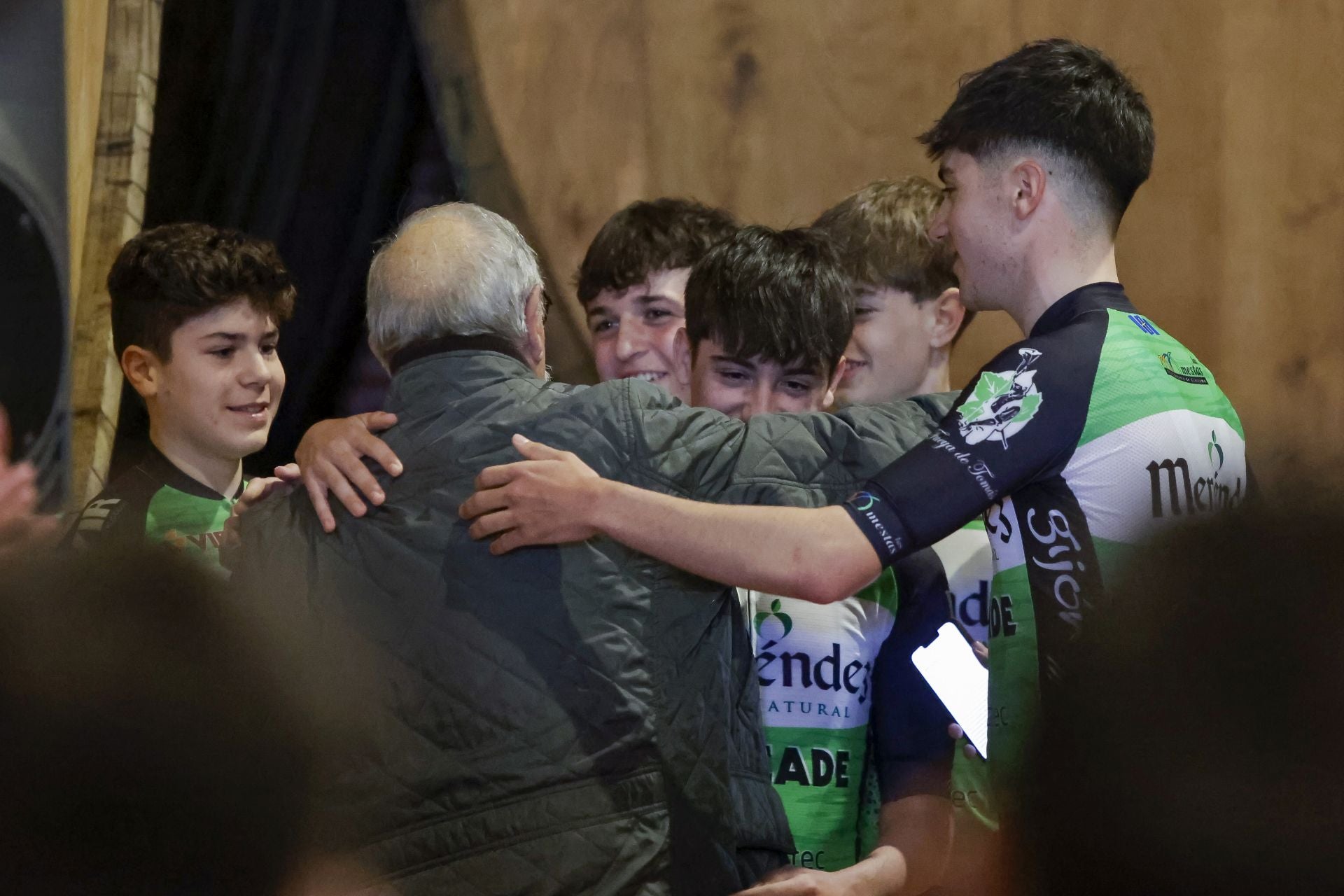 Presentación de los equipos de la escuela de ciclismo de Las Mestas