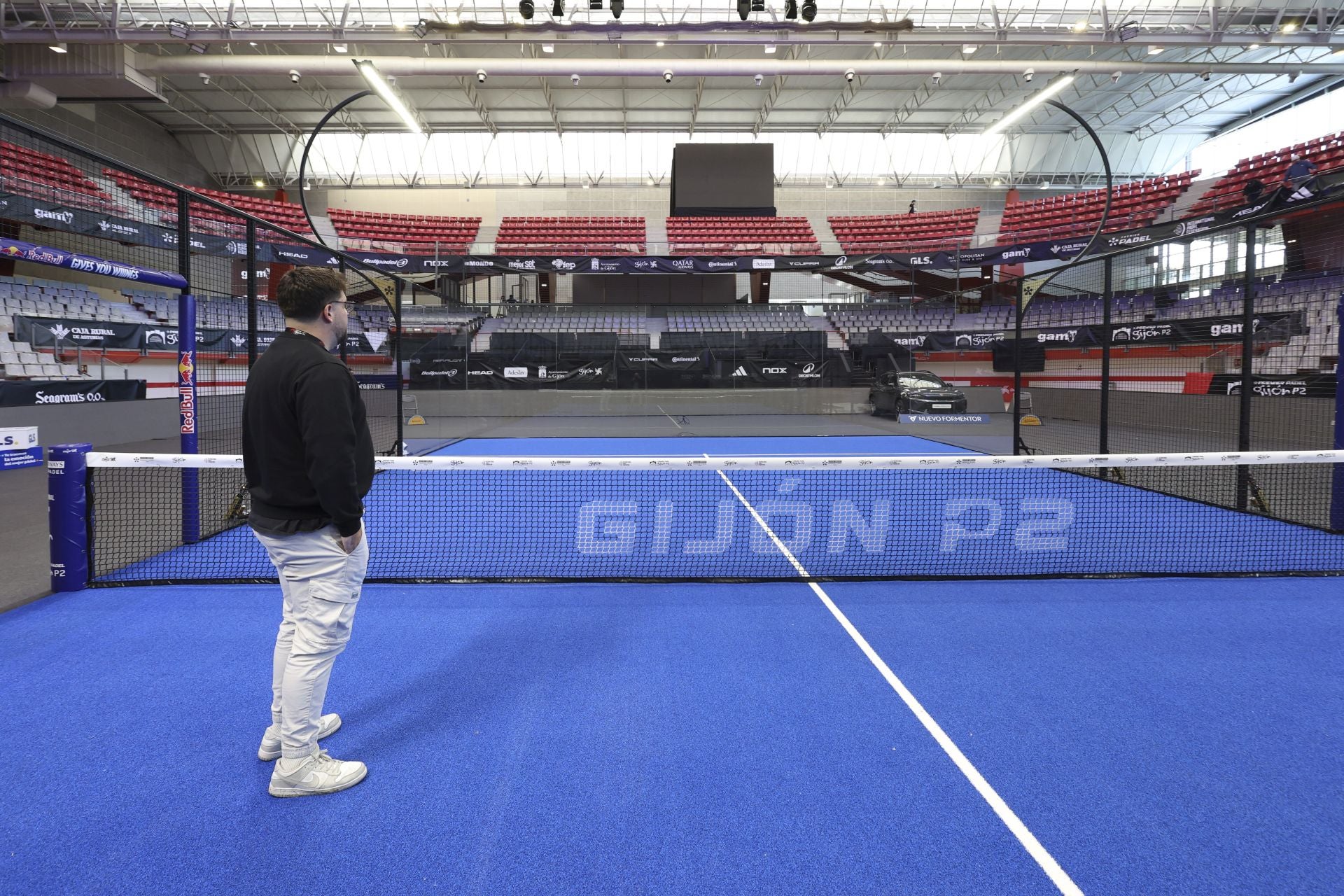 Fotos: Preparativos y primeros entrenamientos en el Palacio de Deportes para el Premier Padel Gijón