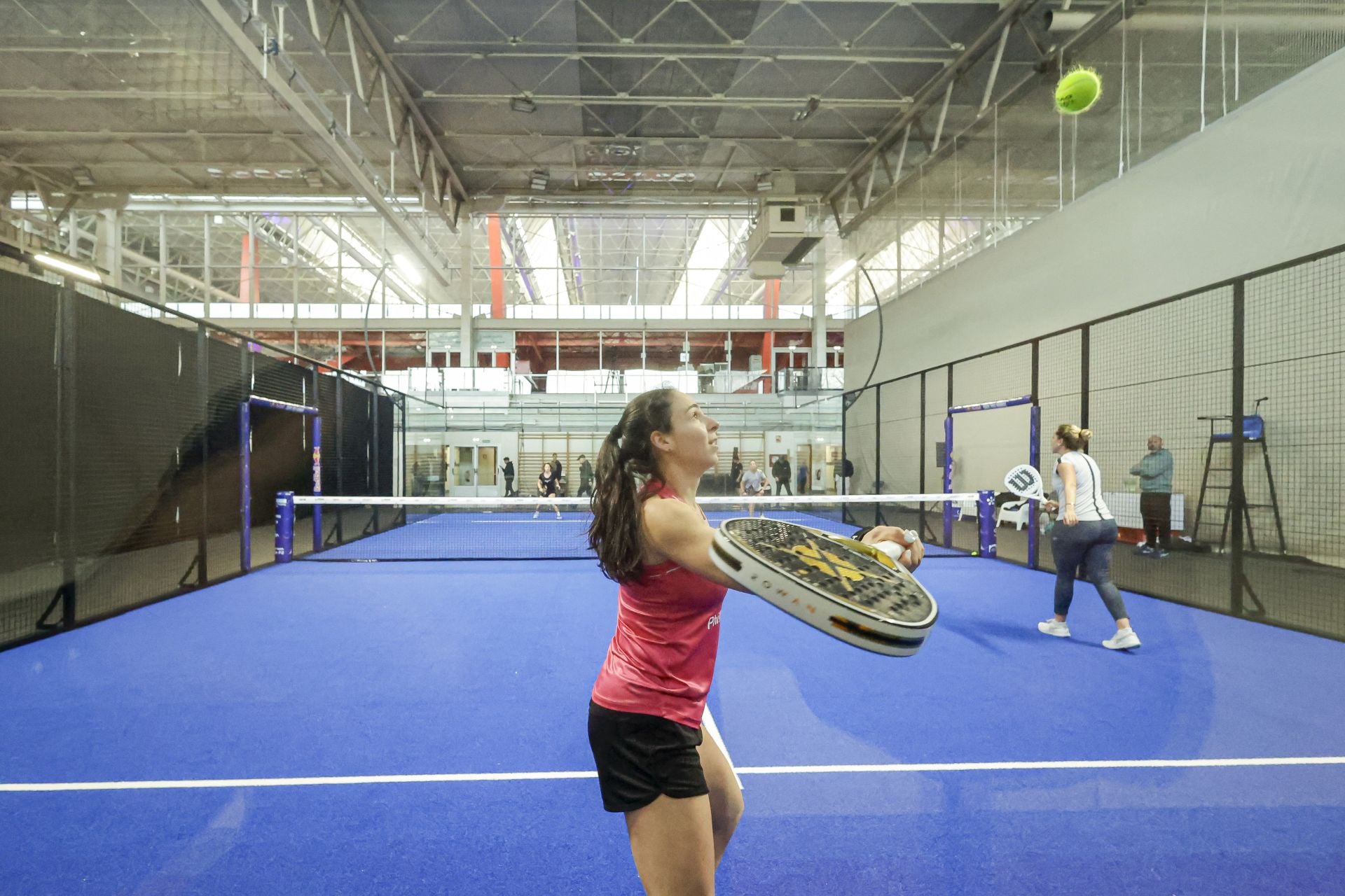 Fotos: Preparativos y primeros entrenamientos en el Palacio de Deportes para el Premier Padel Gijón