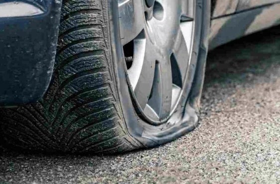 Los pinchazos han causado numerosos problemas a los usuarios de la autopista.
