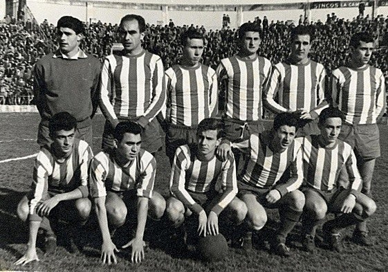 Sporting de 1962. De pie, Lombardía, Medina, Martínez, Magdaleno, Ortiz y Emilio. Agachados, Ansuriza, Pocholo, Chapela, Biempica y Encontra.