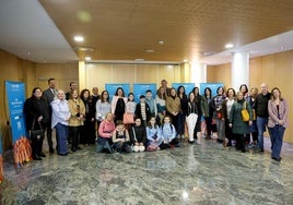 La consejera, Lydia Espina, con los representantes de Unicef y los centros escolares que han sido reconocidos.