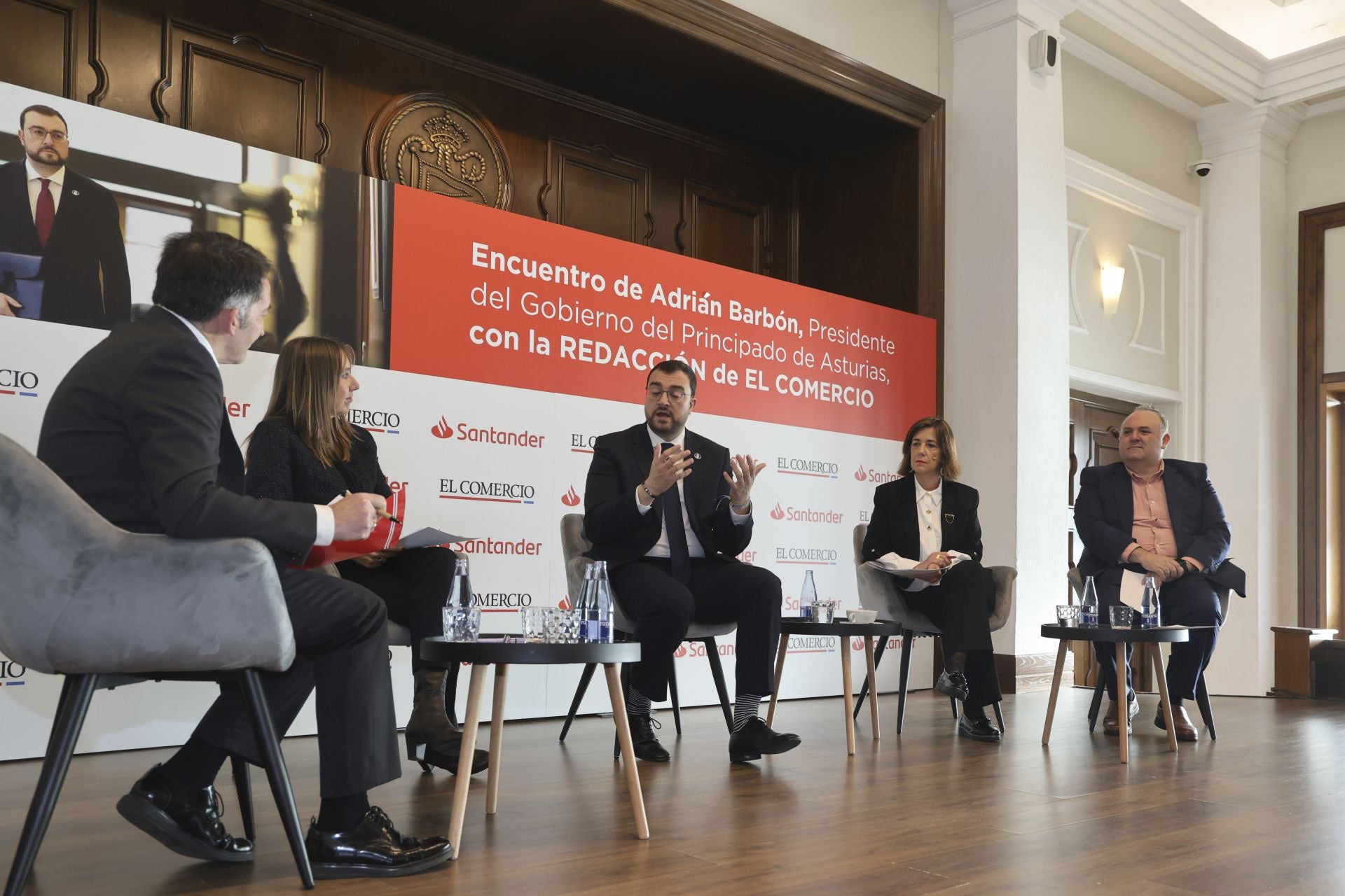 Así fue el encuentro de Adrián Barbón con EL COMERCIO