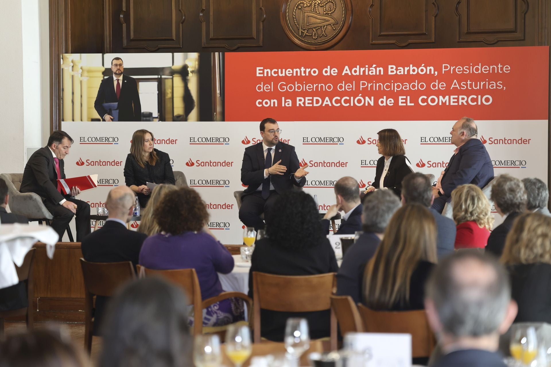 Así fue el encuentro de Adrián Barbón con EL COMERCIO