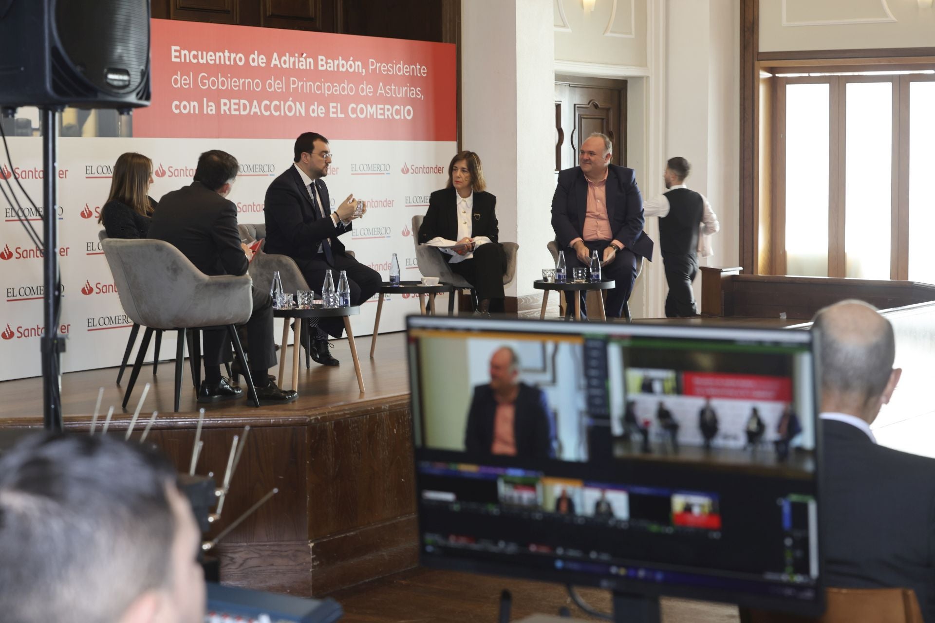 Así fue el encuentro de Adrián Barbón con EL COMERCIO