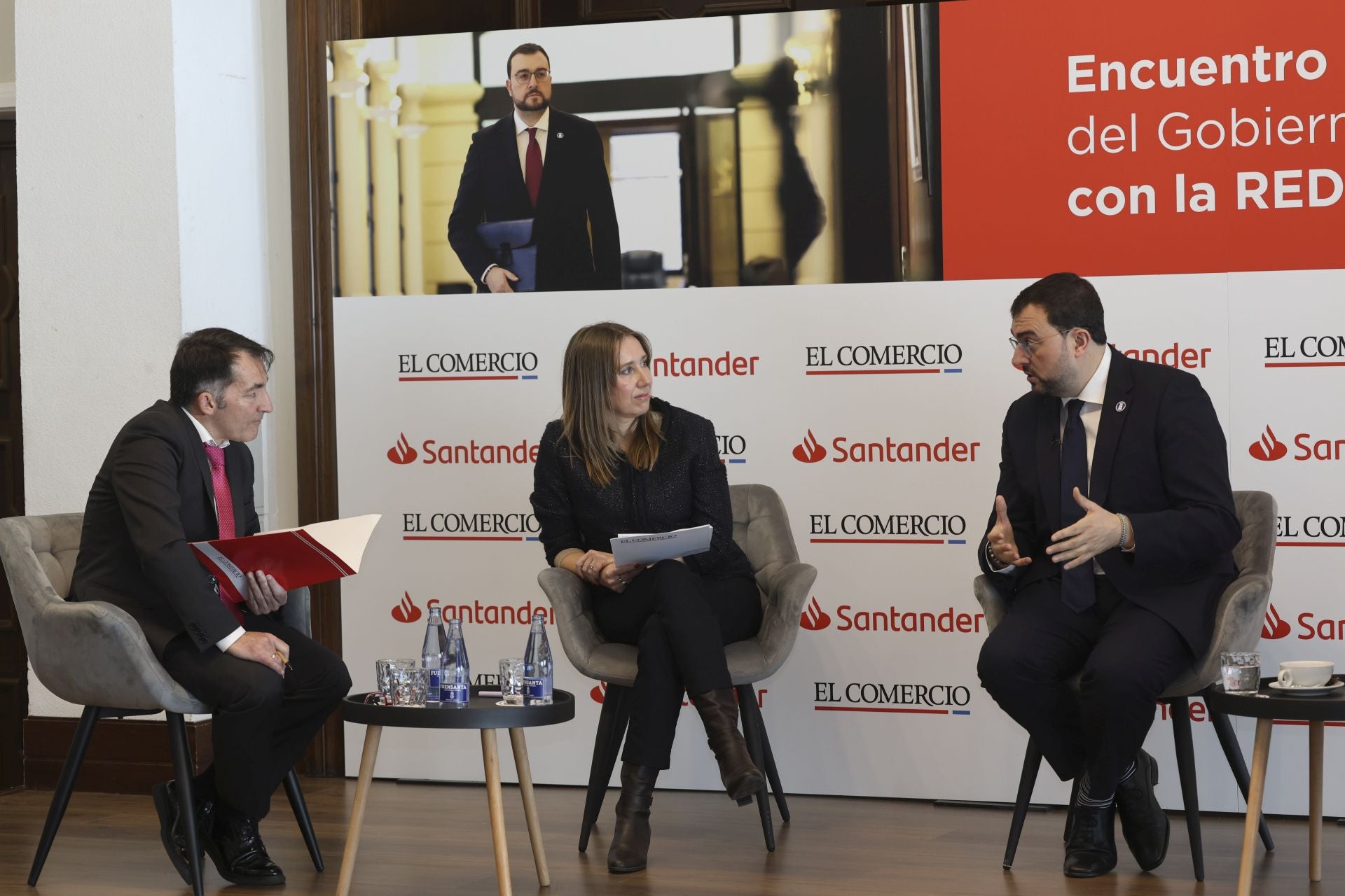 Así fue el encuentro de Adrián Barbón con EL COMERCIO