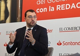 Así fue el encuentro de Adrián Barbón con EL COMERCIO