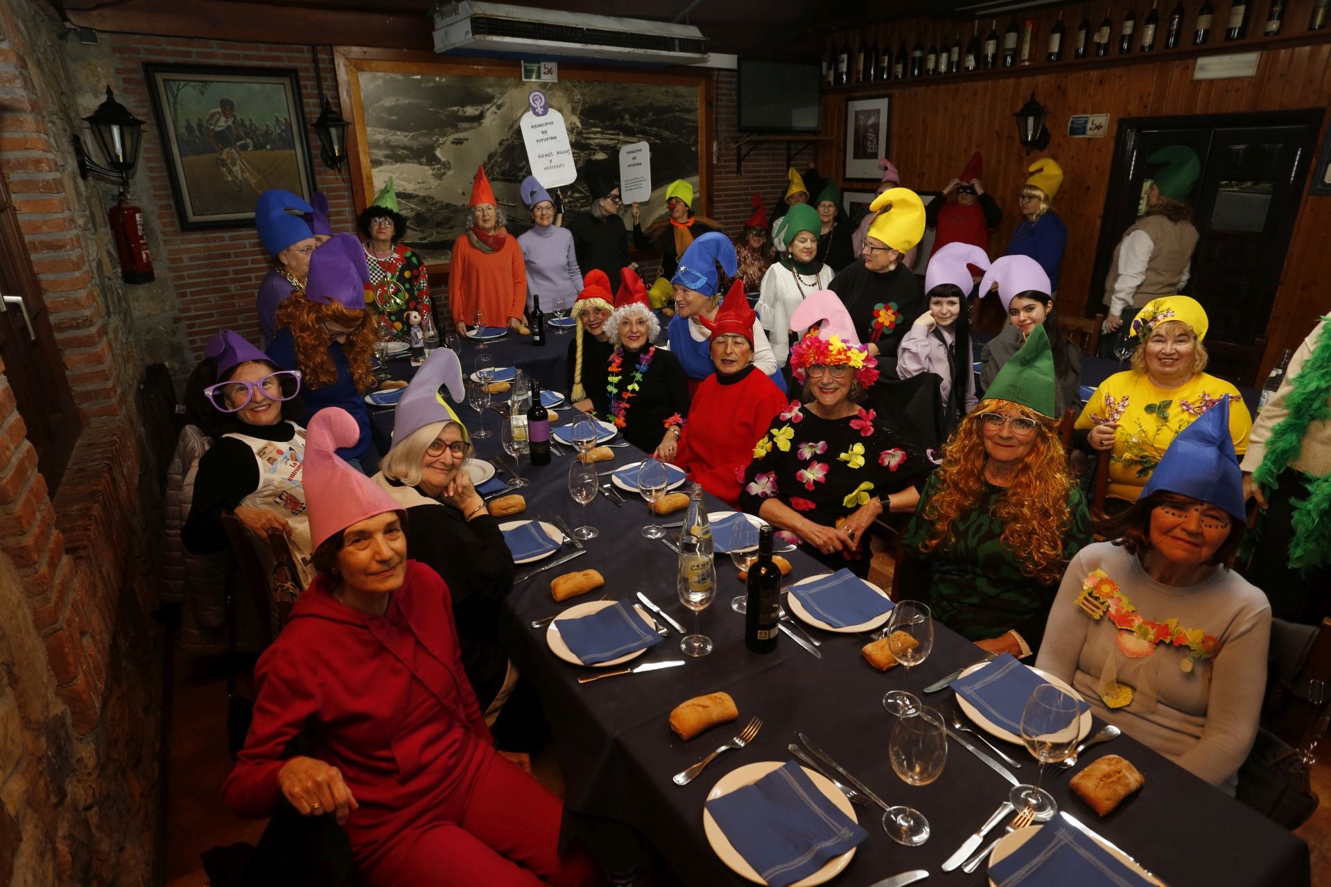 Les Comadres dan la bienvenida al Carnaval en Asturias