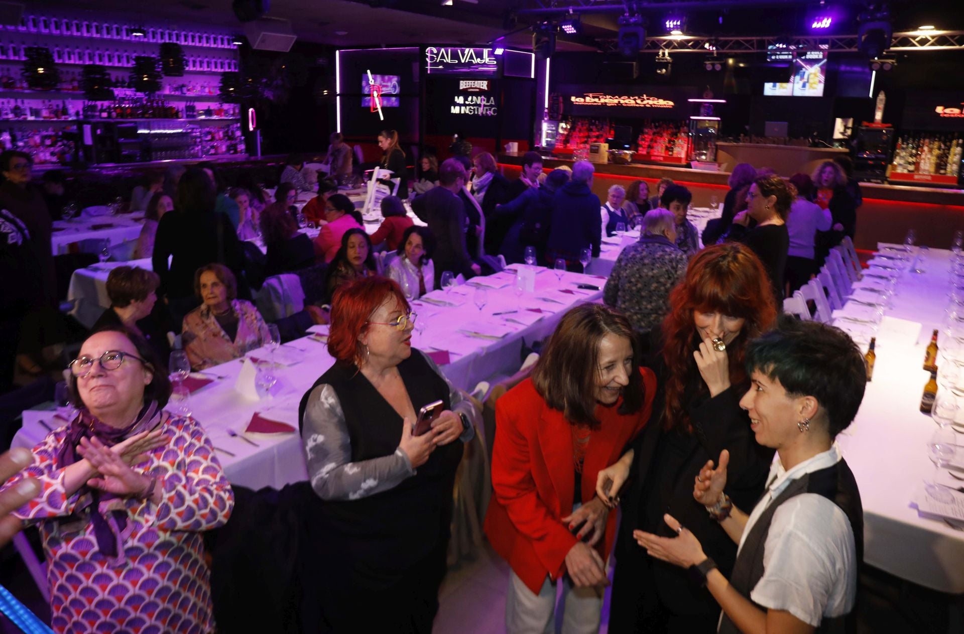 Les Comadres dan la bienvenida al Carnaval en Asturias
