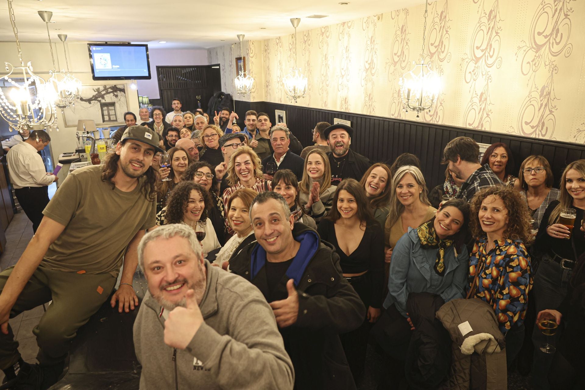 Les Comadres dan la bienvenida al Carnaval en Asturias