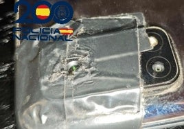 El móvil del detenido confiscado por la Policía Nacional de Gijón.