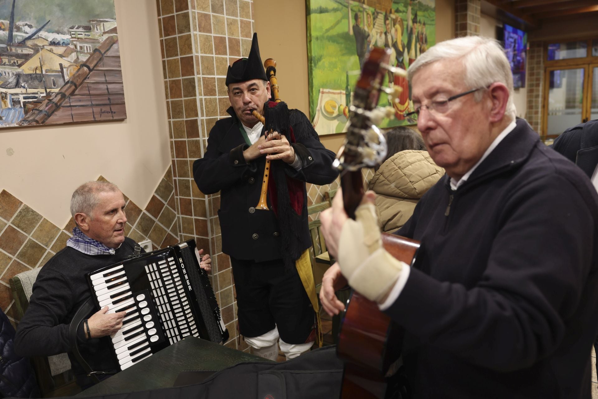 Los Cancios de Chigre iluminan Siero