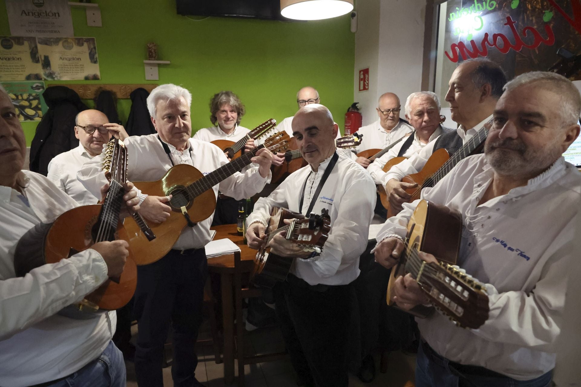 Los Cancios de Chigre iluminan Siero