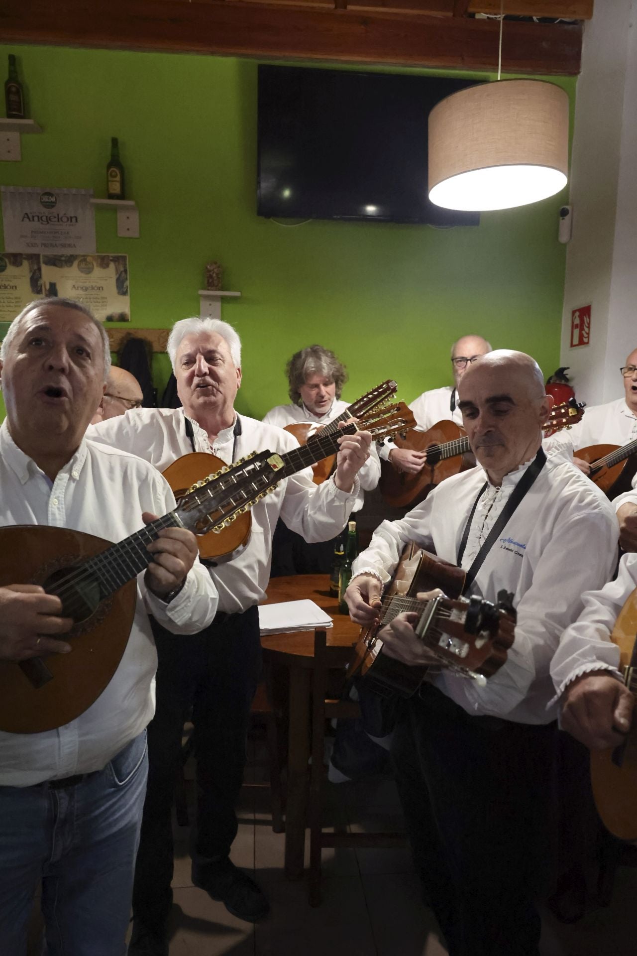 Los Cancios de Chigre iluminan Siero