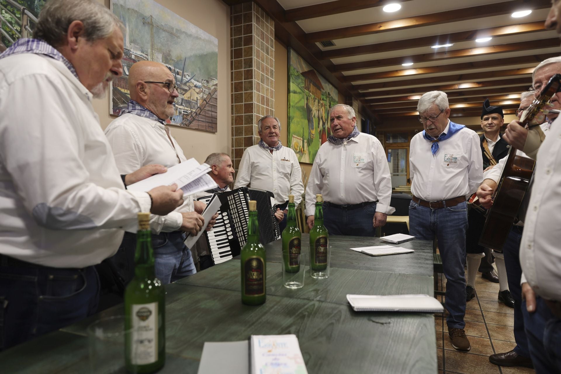 Los Cancios de Chigre iluminan Siero