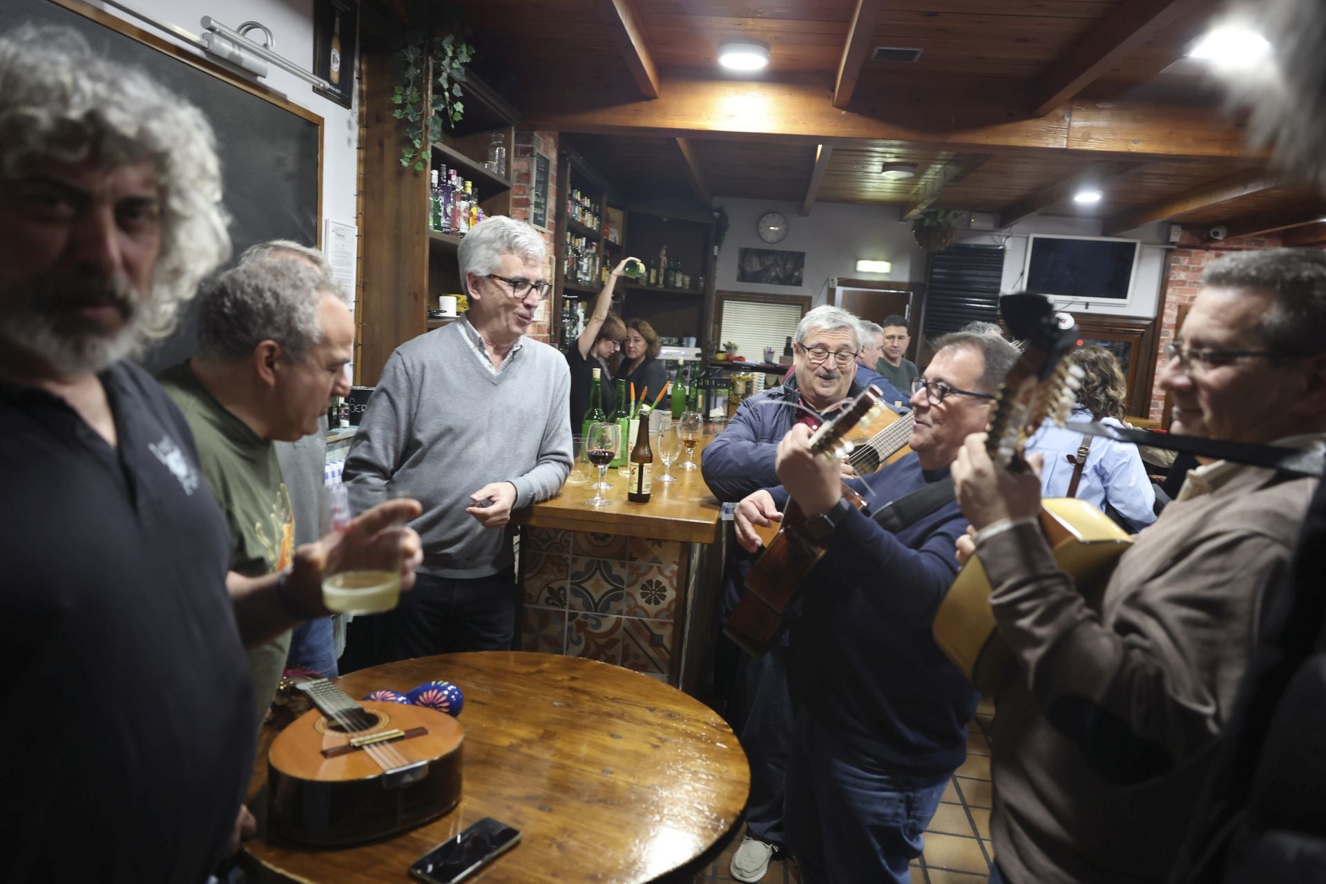 Los Cancios de Chigre iluminan Siero