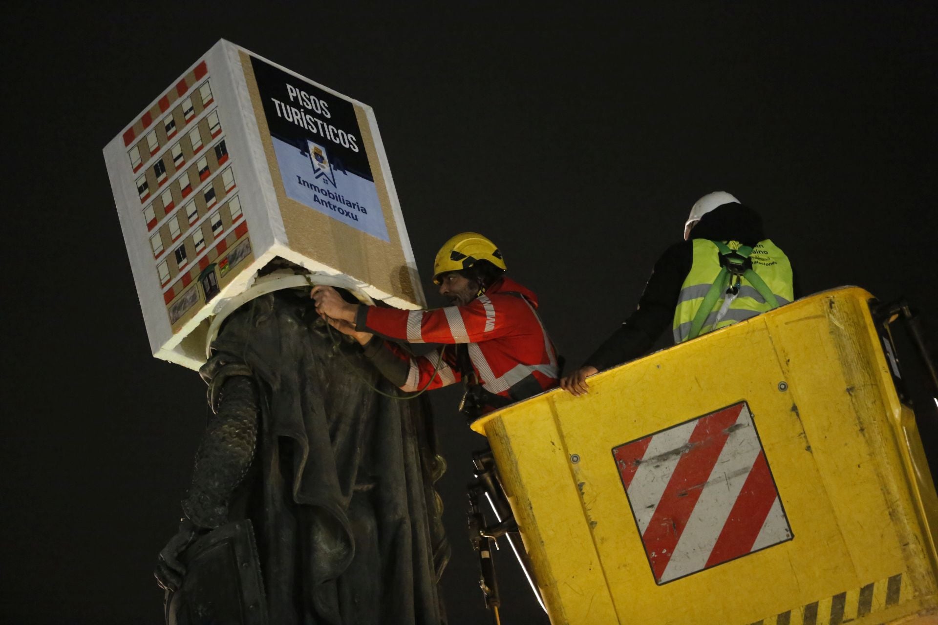 El pregón da el pistoletazo de salida al Antroxu de Gijón