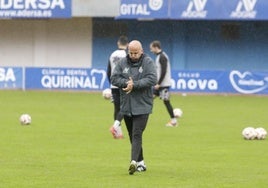 Rozada, en el entrenamiento del Real Avilés esta mañana en el Suárez Puerta.