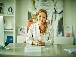 La corverana Elisabeth Arrojo ha sido nombrada académica numeraria de la Real Academia de Doctores.