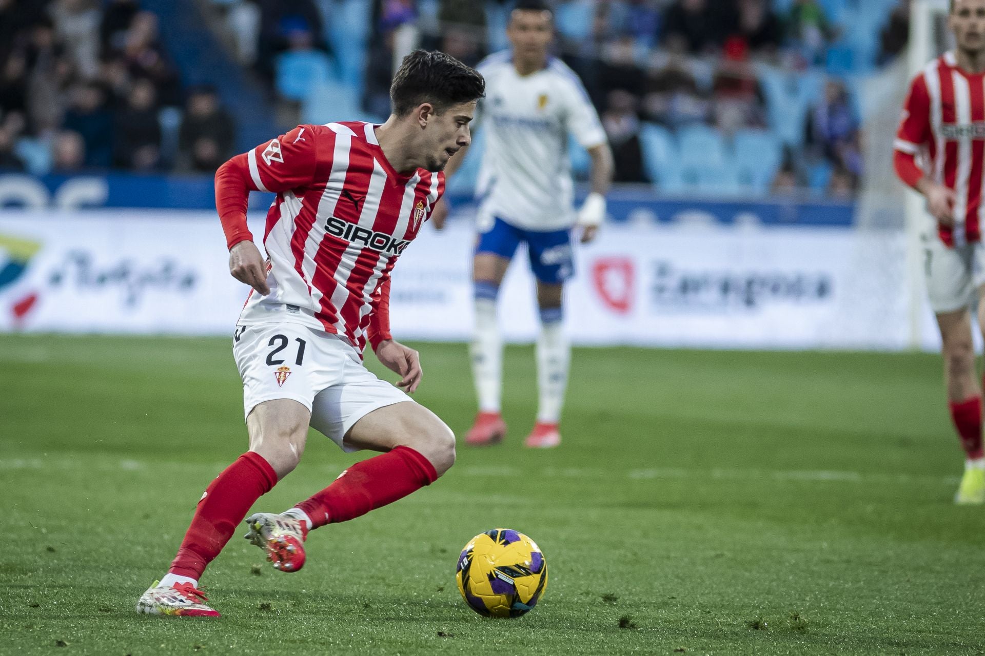 Las mejores imágenes del Zaragoza y Sporting de Gijón