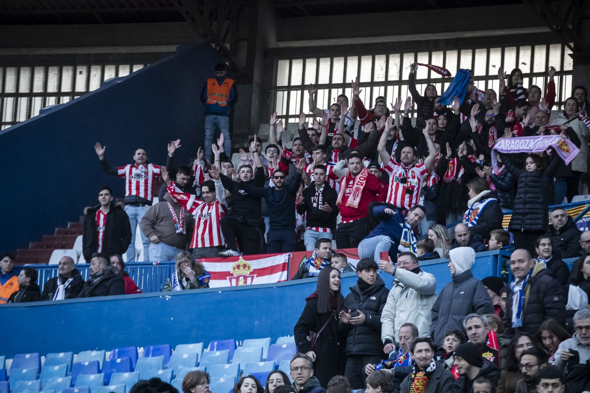 Las mejores imágenes del Zaragoza y Sporting de Gijón