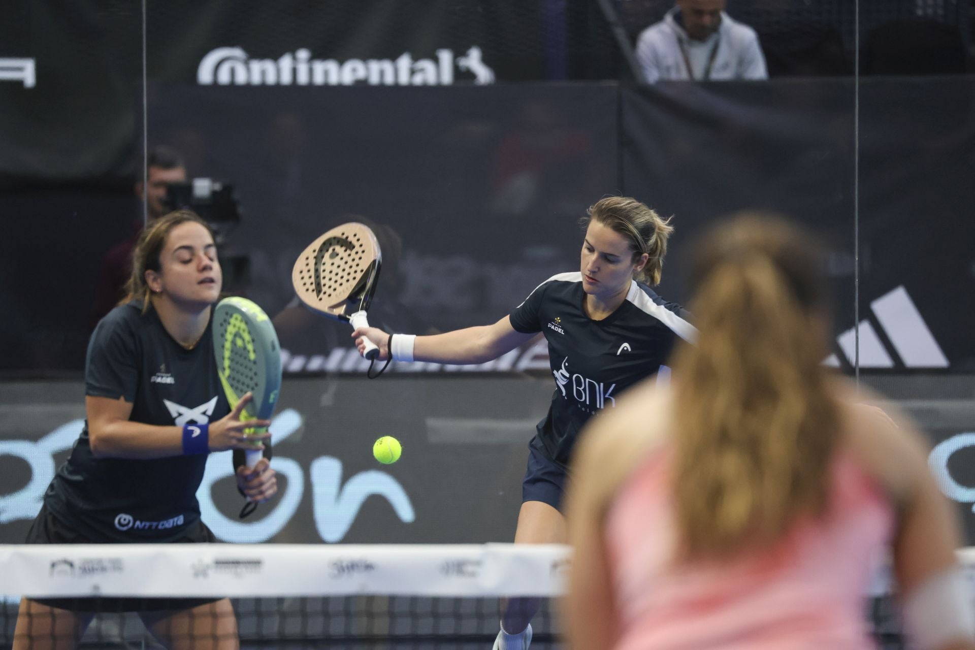 ¿Estuviste en la final femenina del Gijón Premier Padel? ¡Búscate en las fotos!