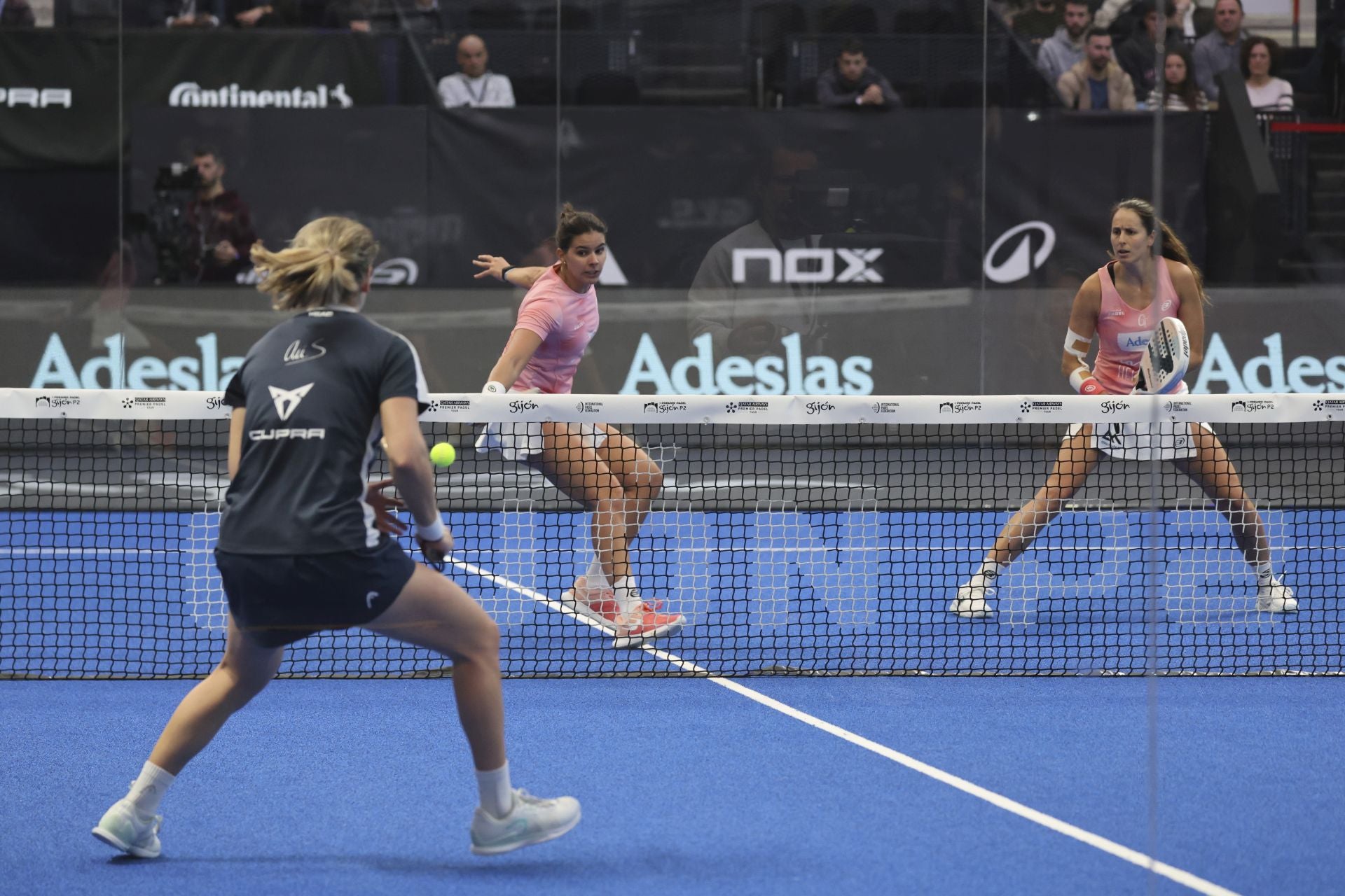 ¿Estuviste en la final femenina del Gijón Premier Padel? ¡Búscate en las fotos!