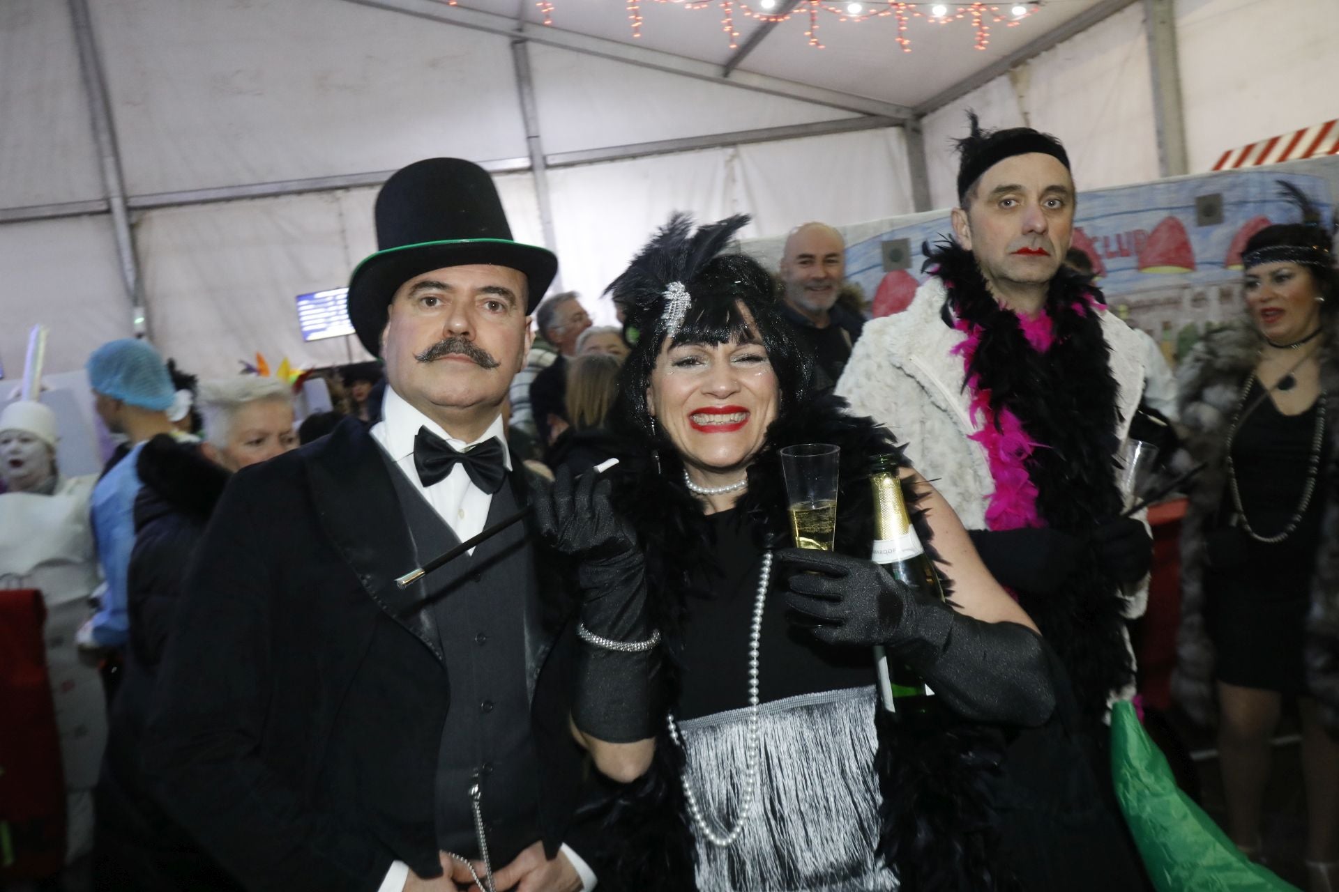 Diversión, música y todo tipo de disfraces en el Antroxu de Candás