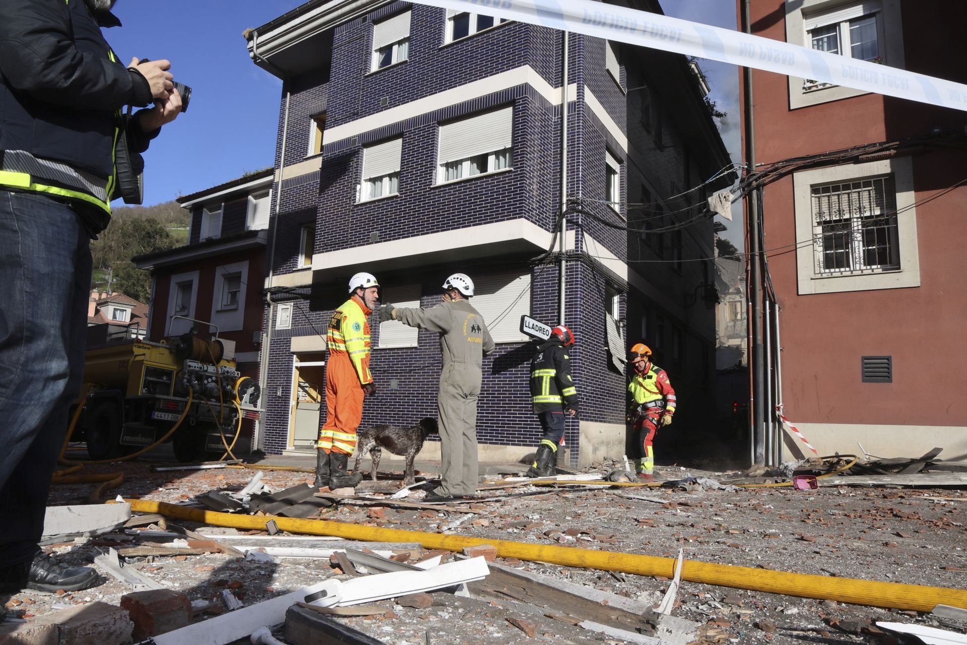 Las imágenes de la explosión de gas en Mieres que ha derrumbado un edificio