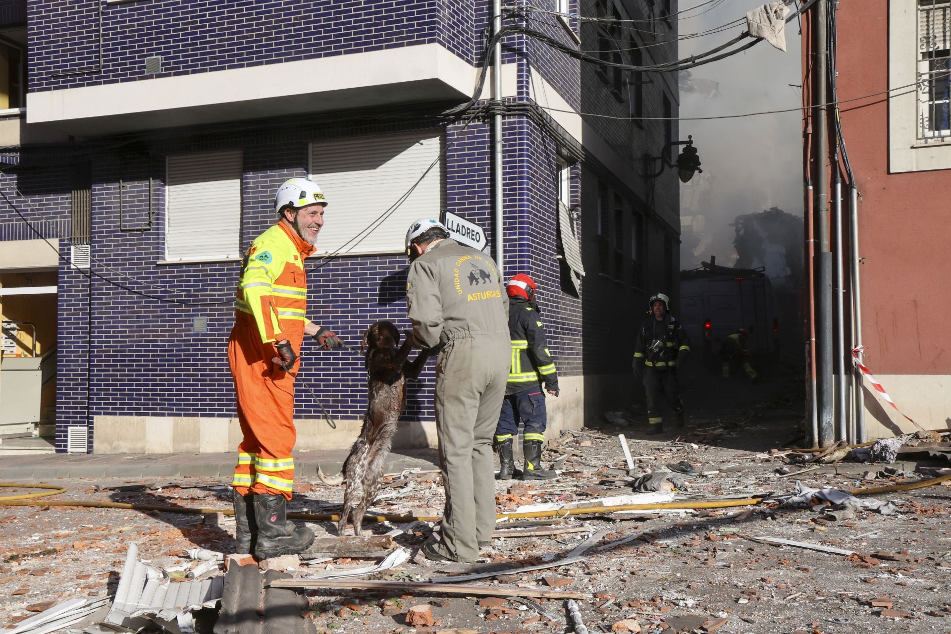 Las imágenes de la explosión de gas en Mieres que ha derrumbado un edificio