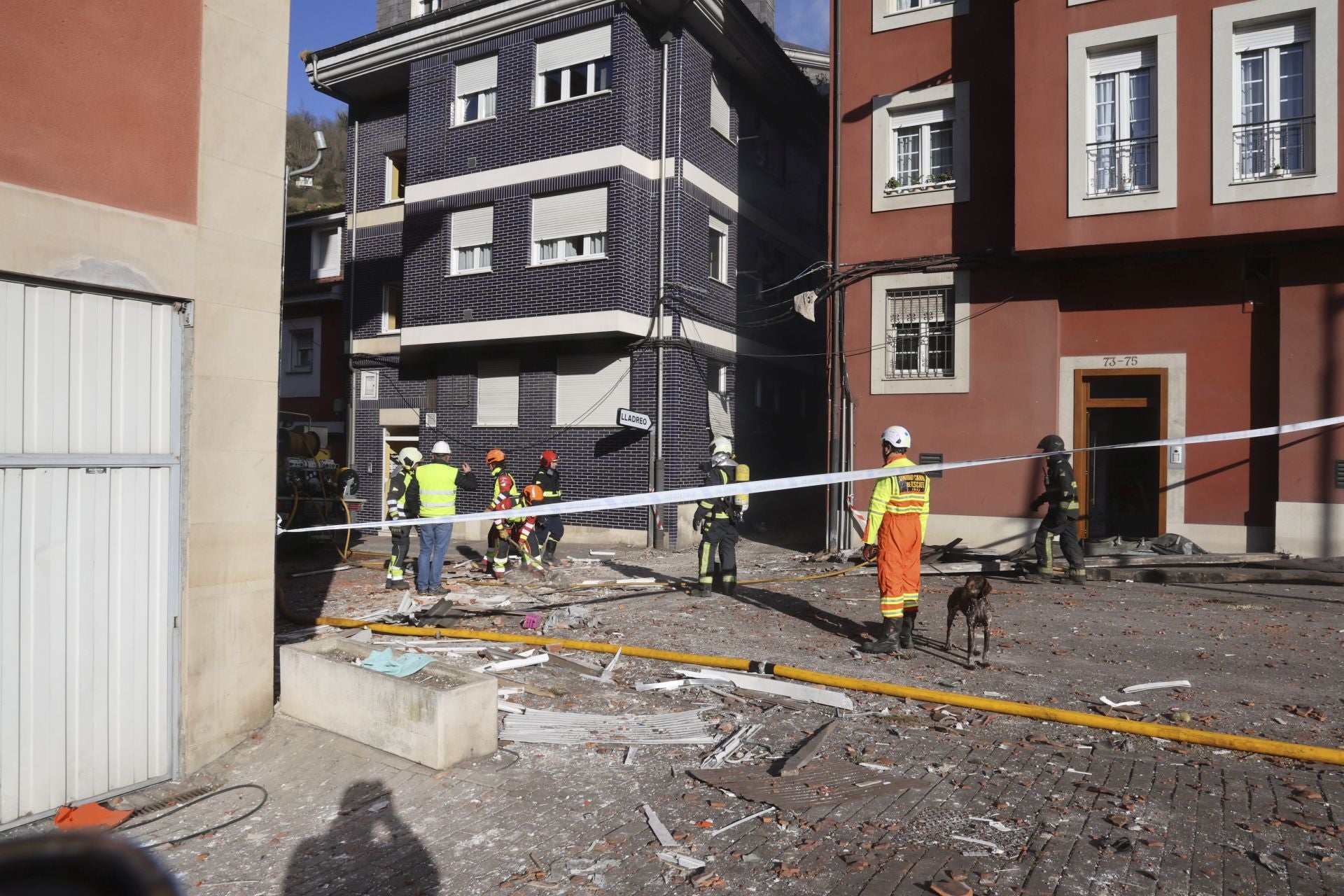 Las imágenes de la explosión de gas en Mieres que ha derrumbado un edificio