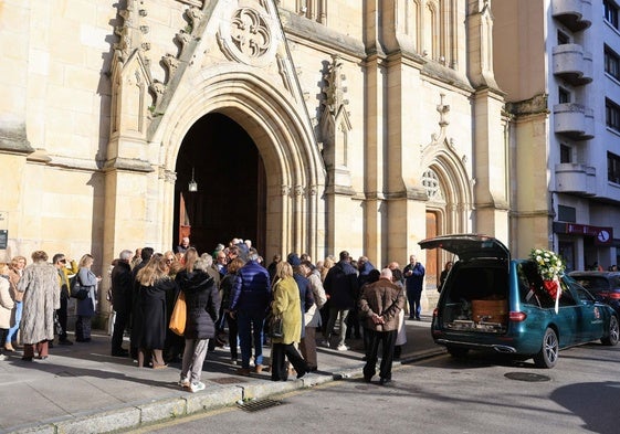 Emotiva y multitudinaria despedida a Benigno en la Iglesia de San Lorenzo