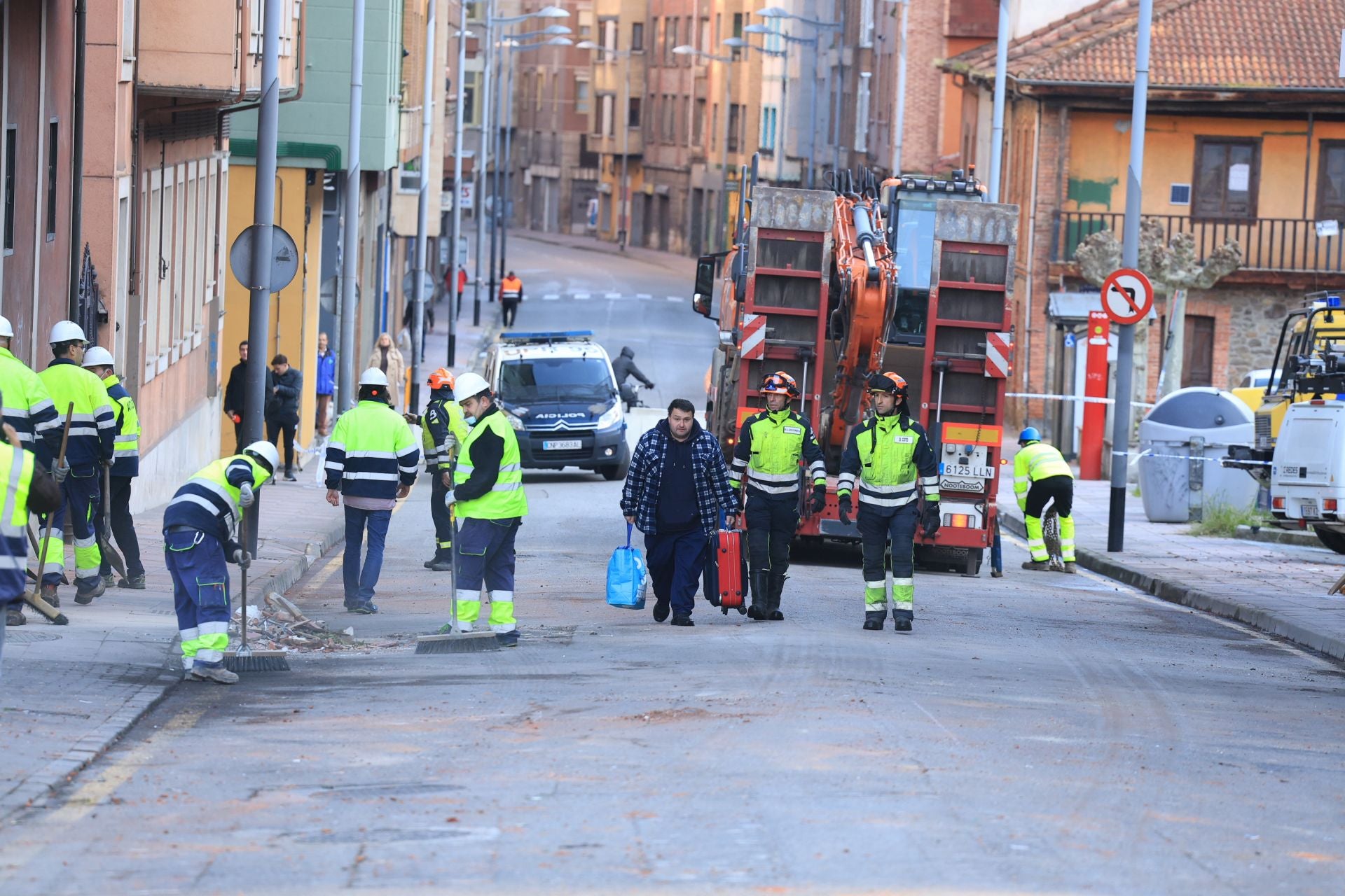 El día después de la explosión en Mieres, en imágenes
