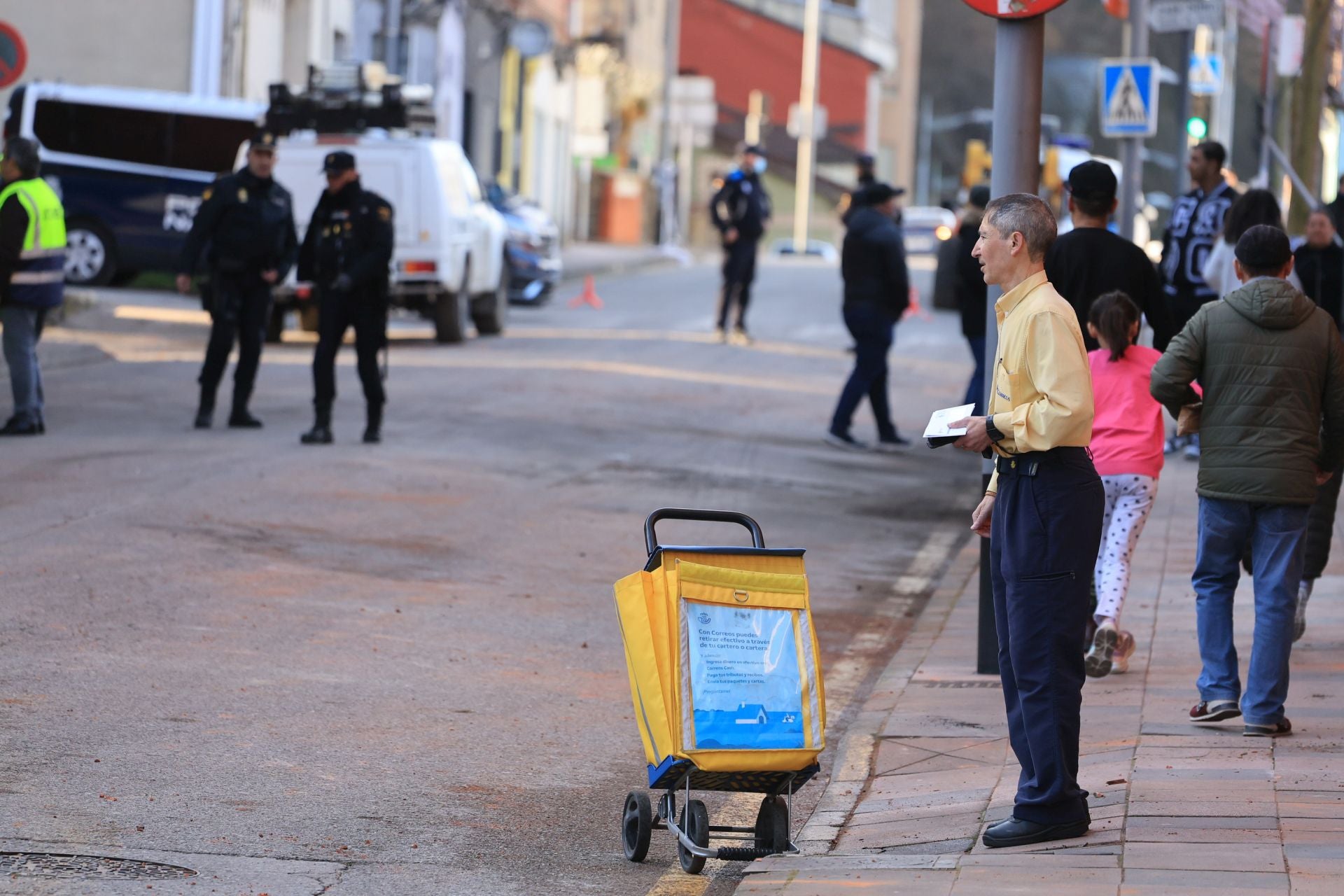El día después de la explosión en Mieres, en imágenes