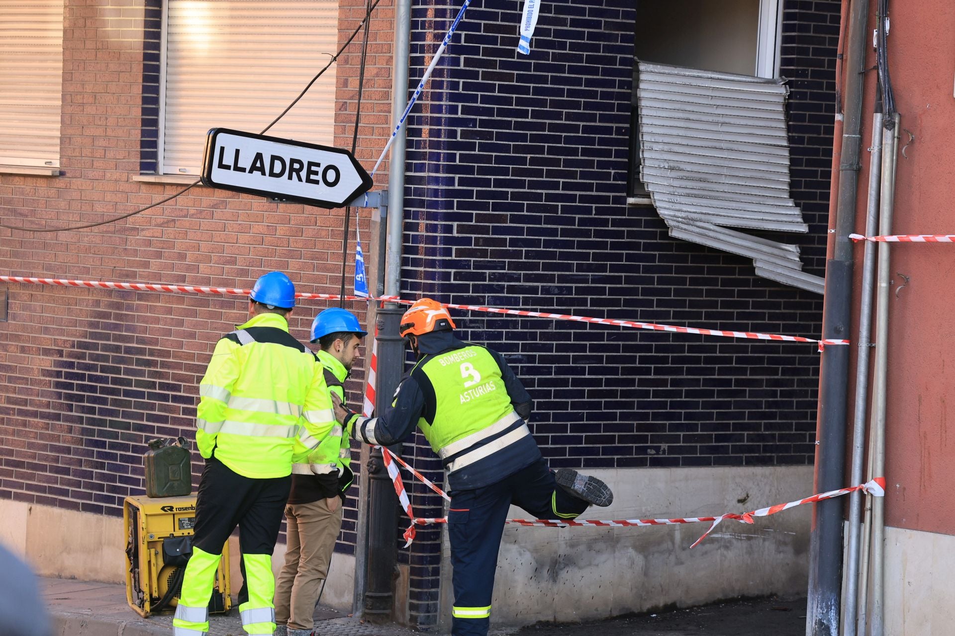 El día después de la explosión en Mieres, en imágenes